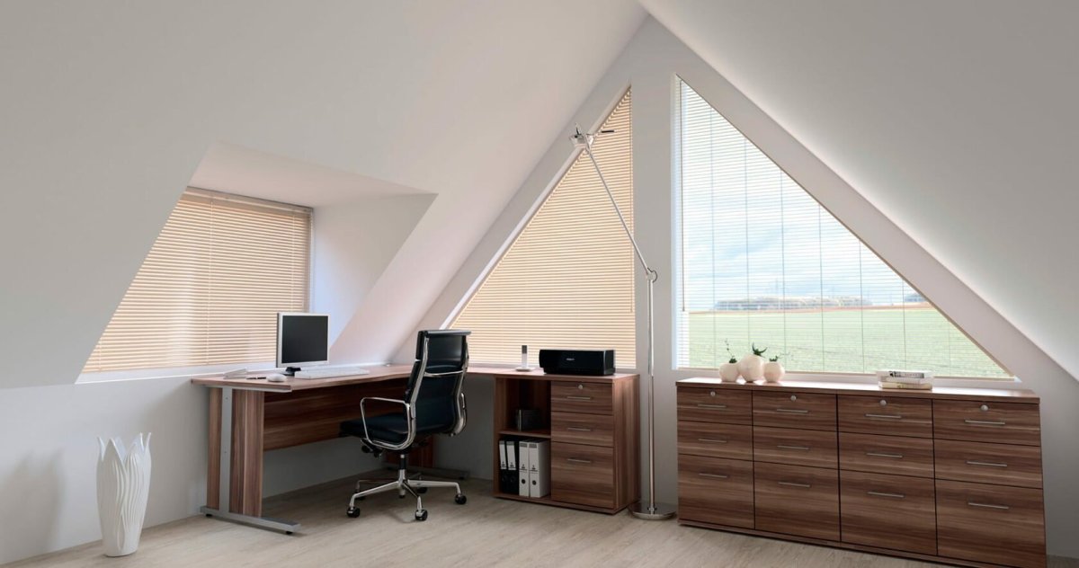 Треугольные мансардные окна