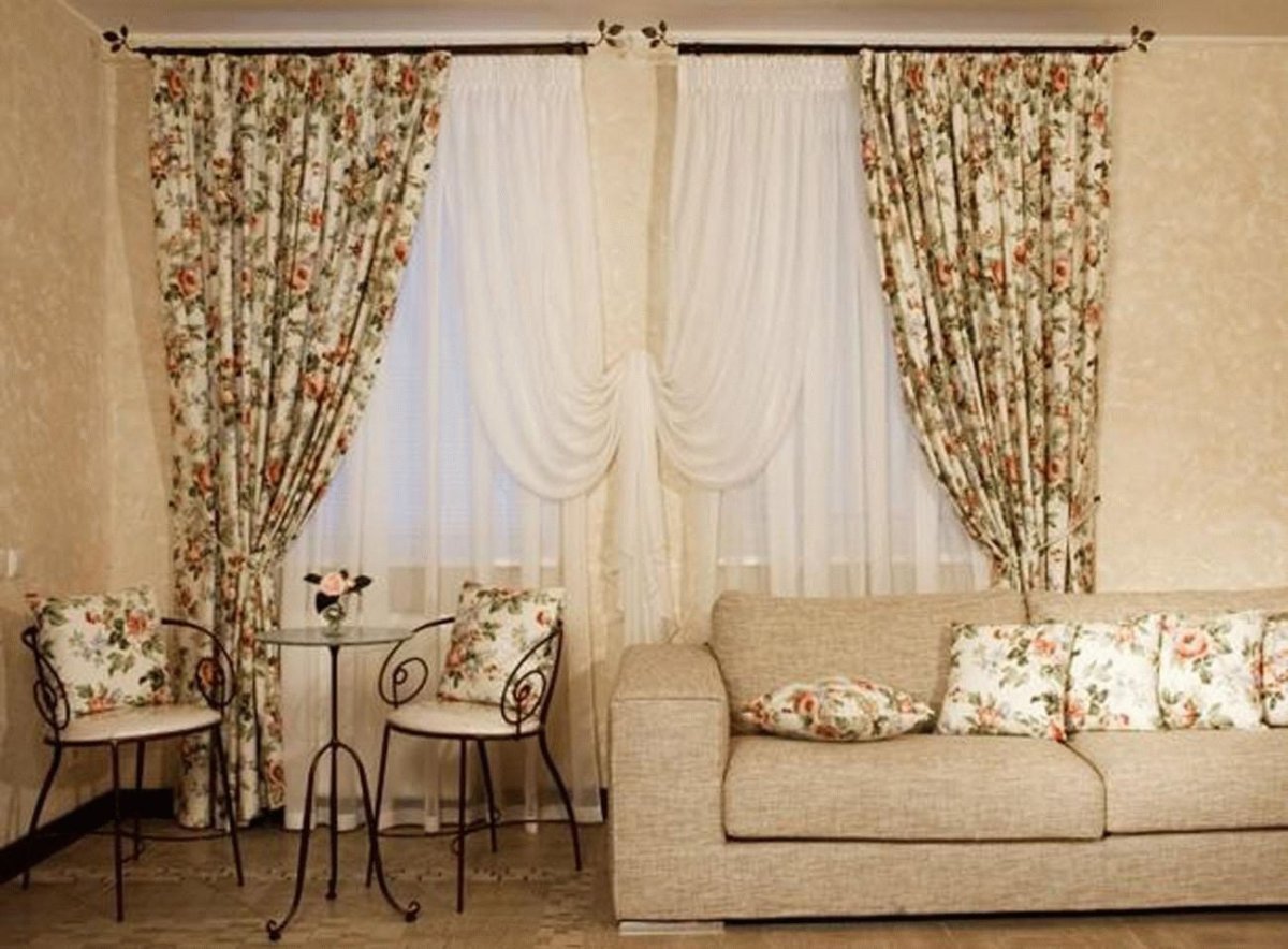 Шторы на два окна с простенком