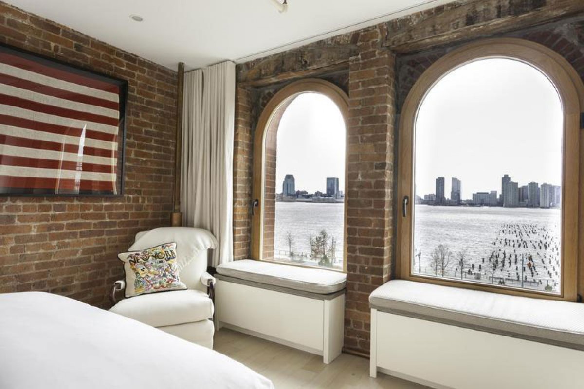 Арочные окна в интерьере лофт