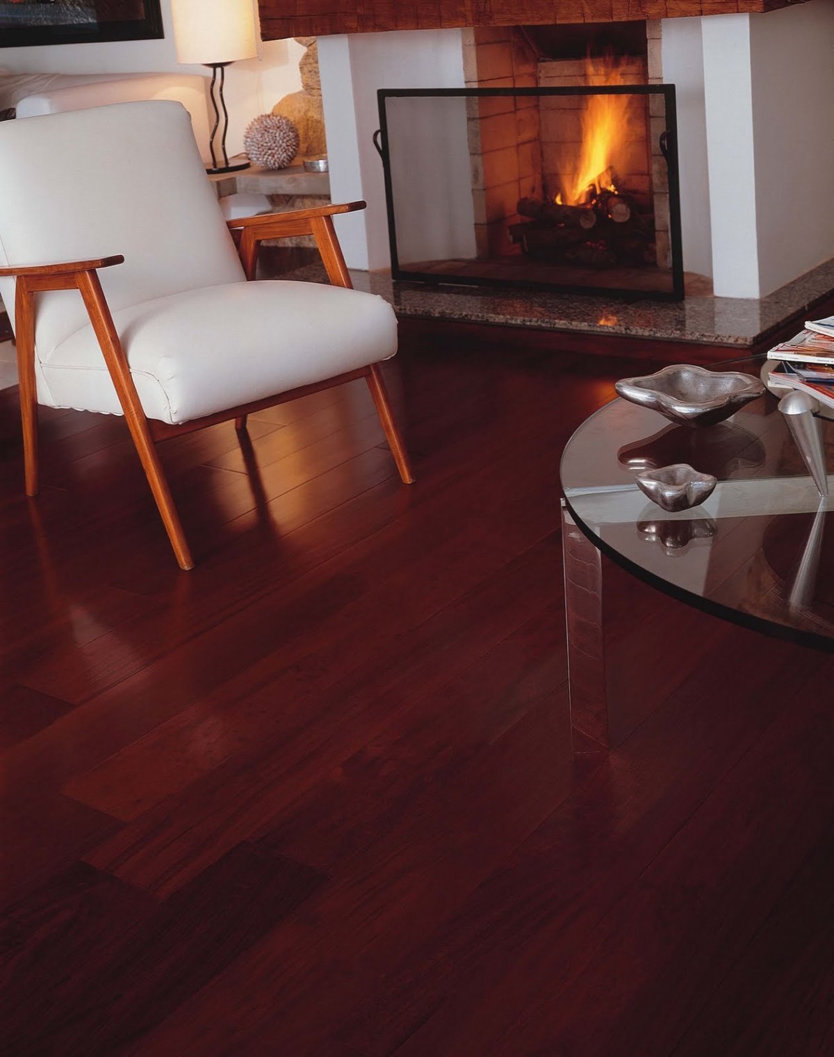 Красный ламинат в интерьере