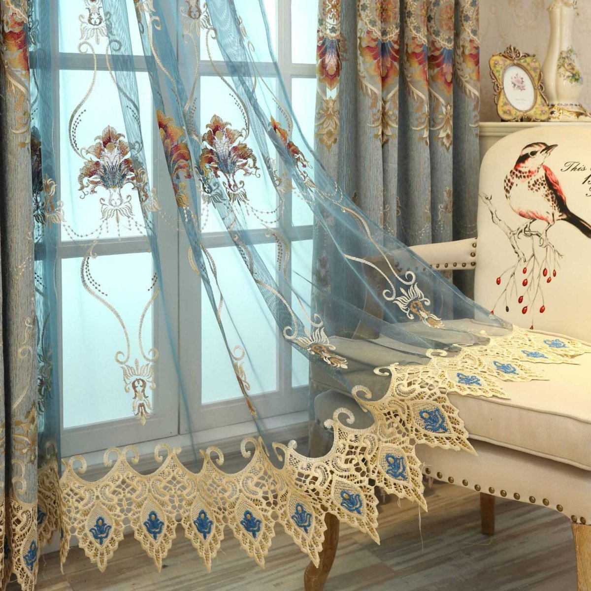 Вышитые занавески