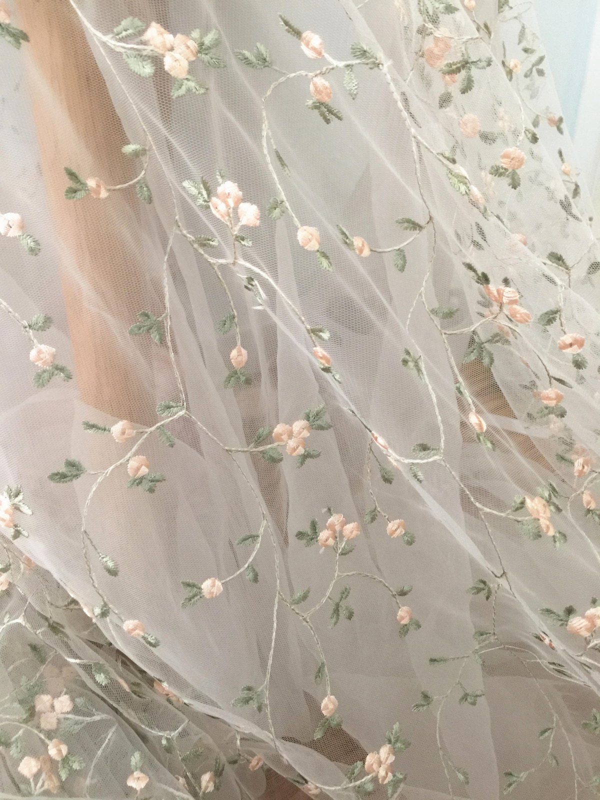 Тюль с вышивкой цветы