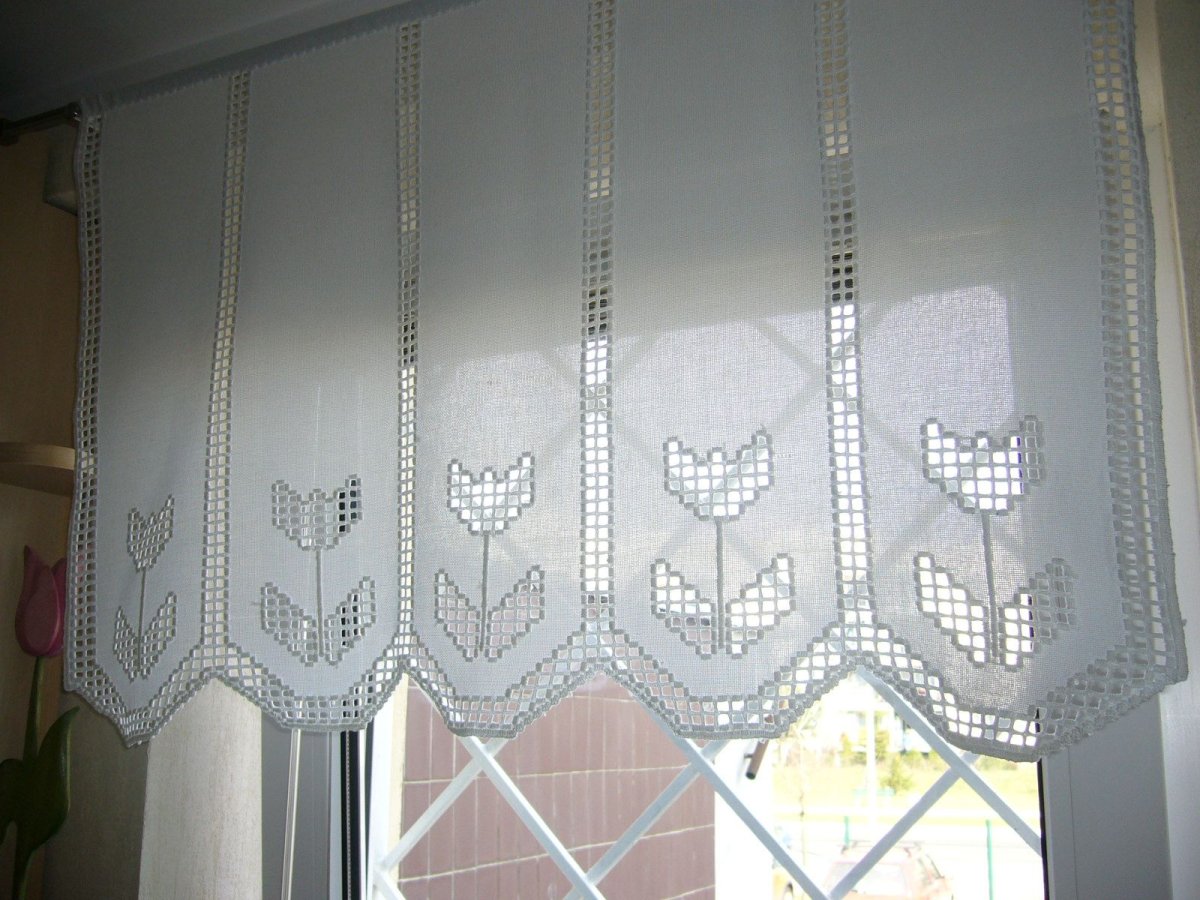 Занавески в стиле Хардангер