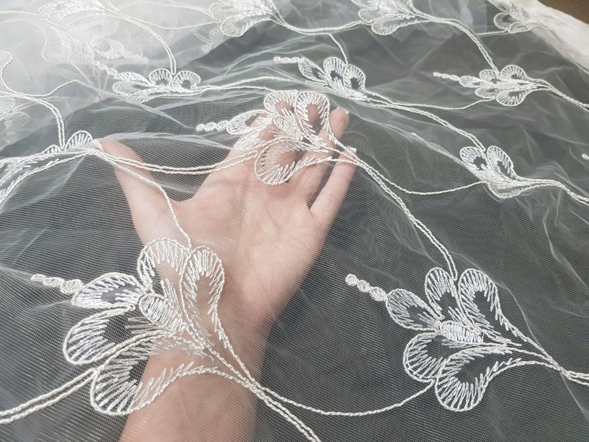 Стильный тюль с вышивкой