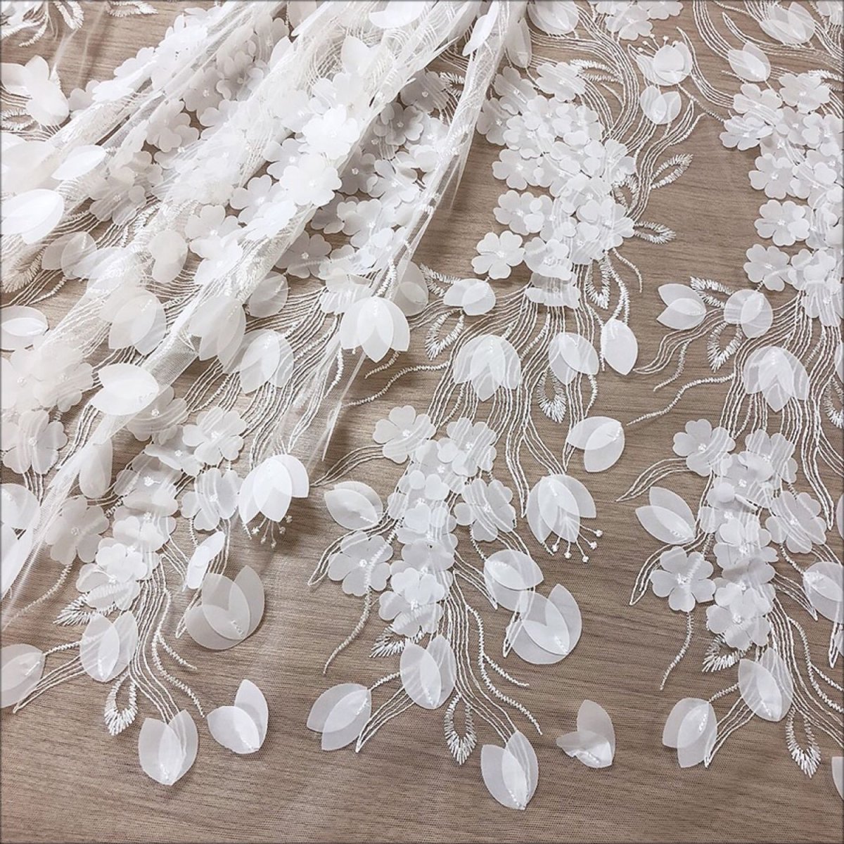 Тюль с объемными цветами