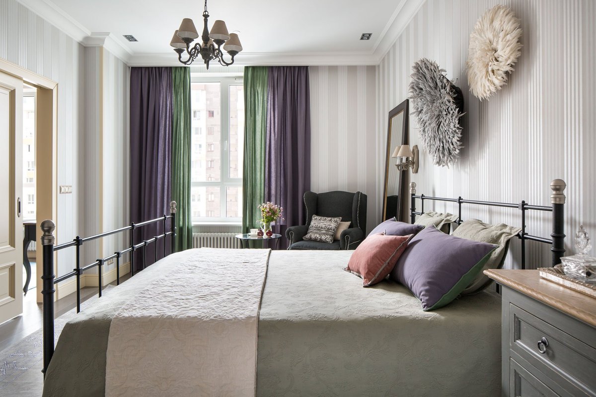 Шторы в спальню с серыми стенами