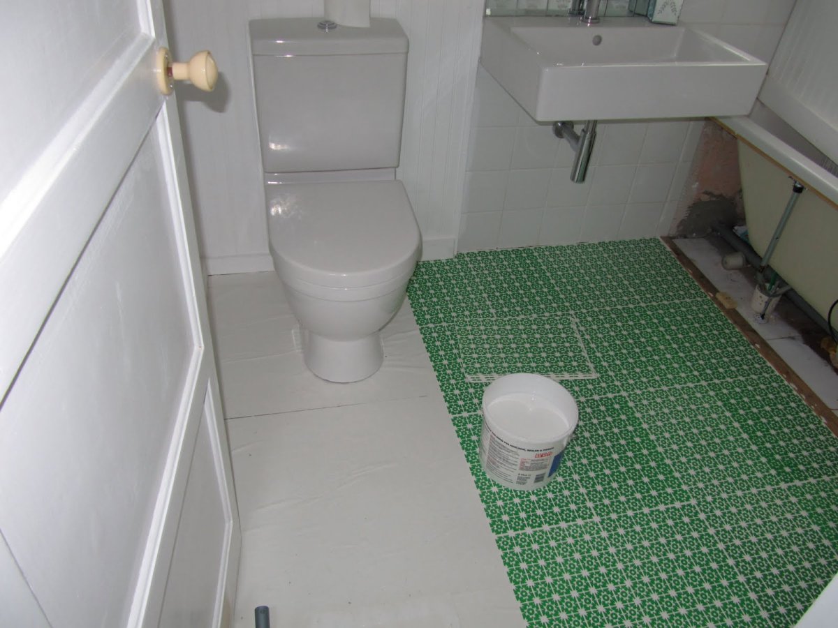 Пластиковый пол для ванной комнаты