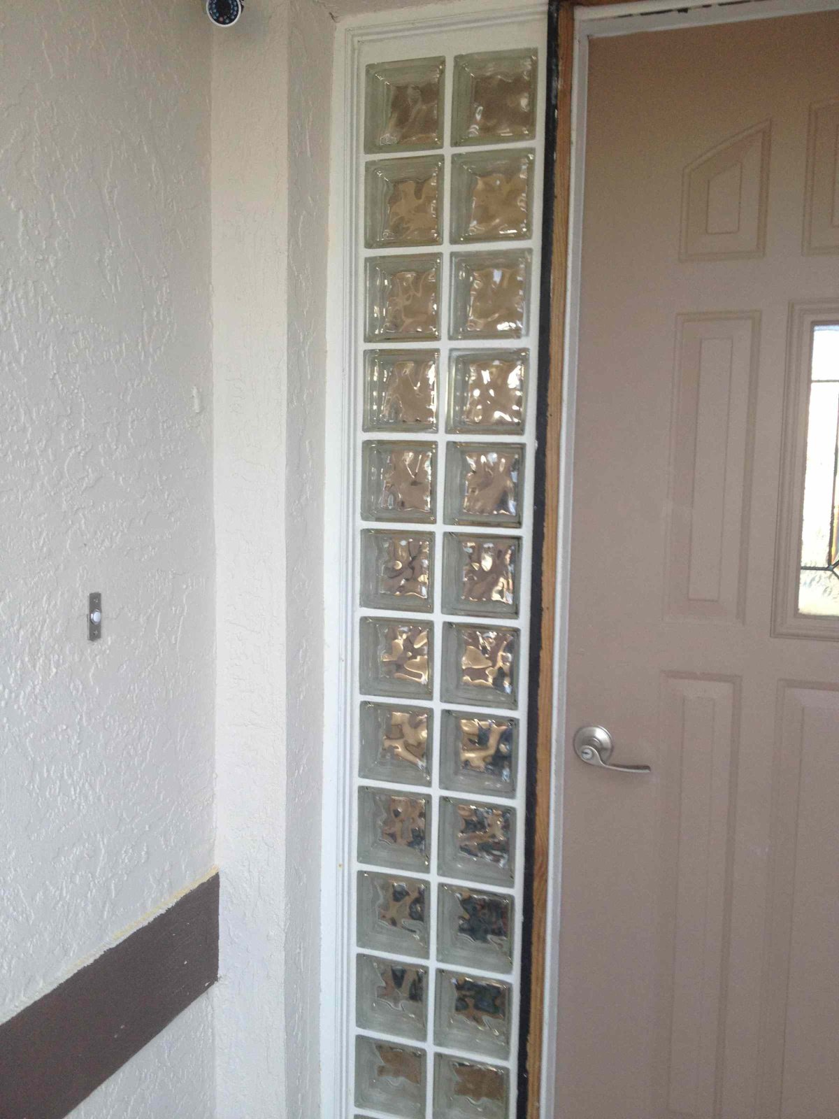 Стеклоблоки в прихожей