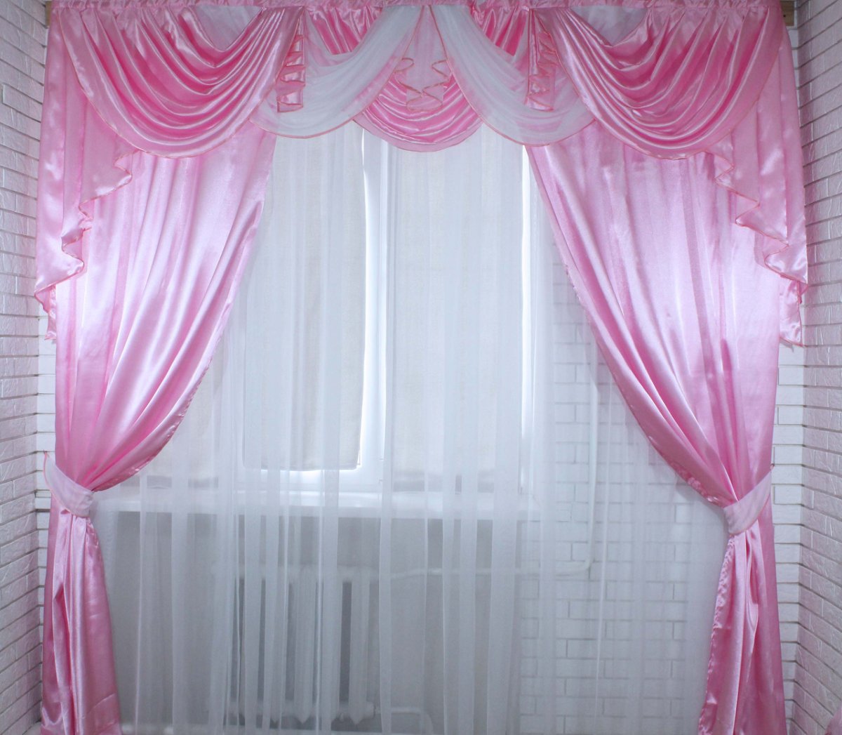 Шторы розовые с ламбрекеном