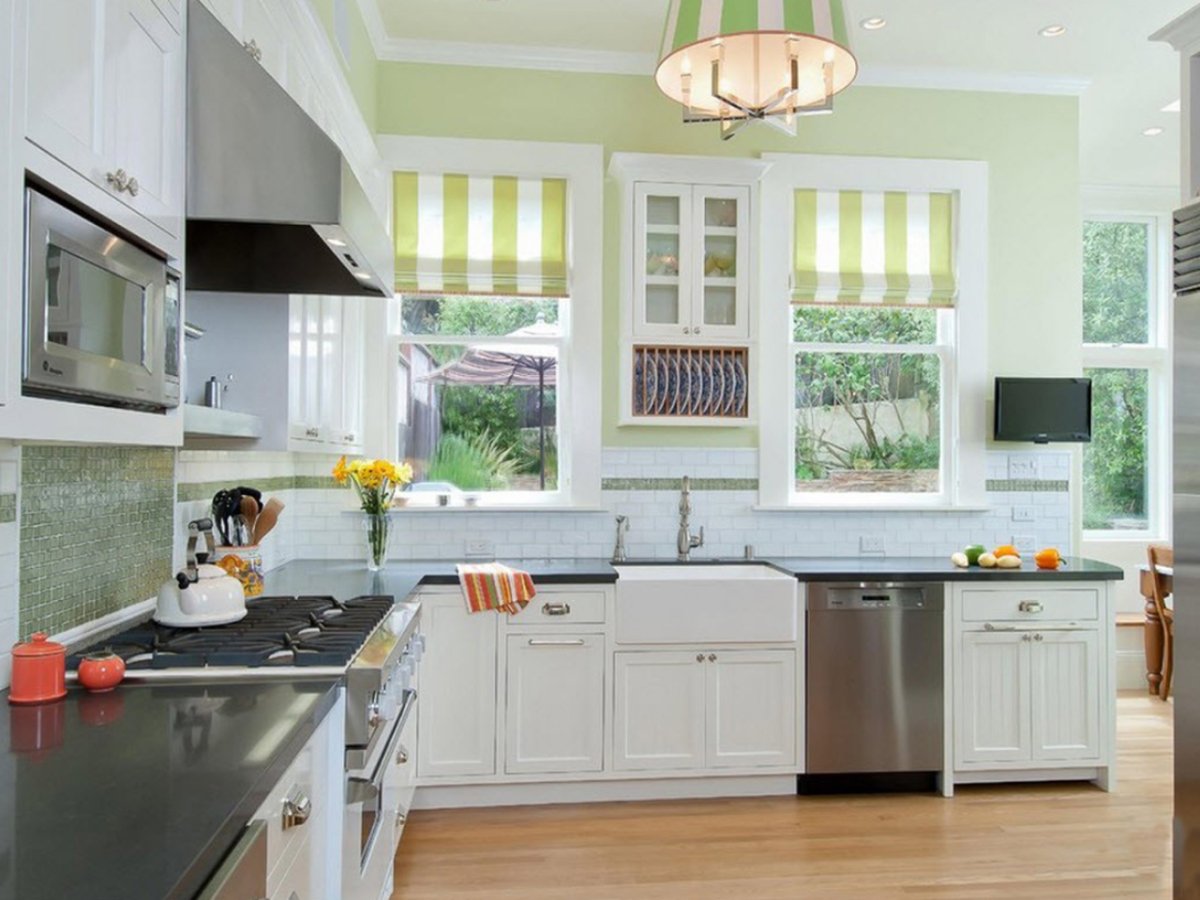 Кухня с окном