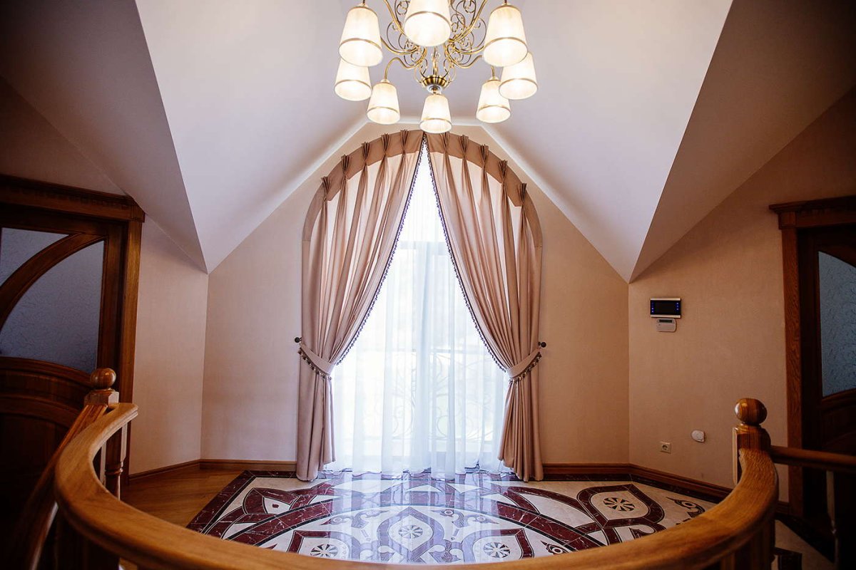 Шторы на круглое окно