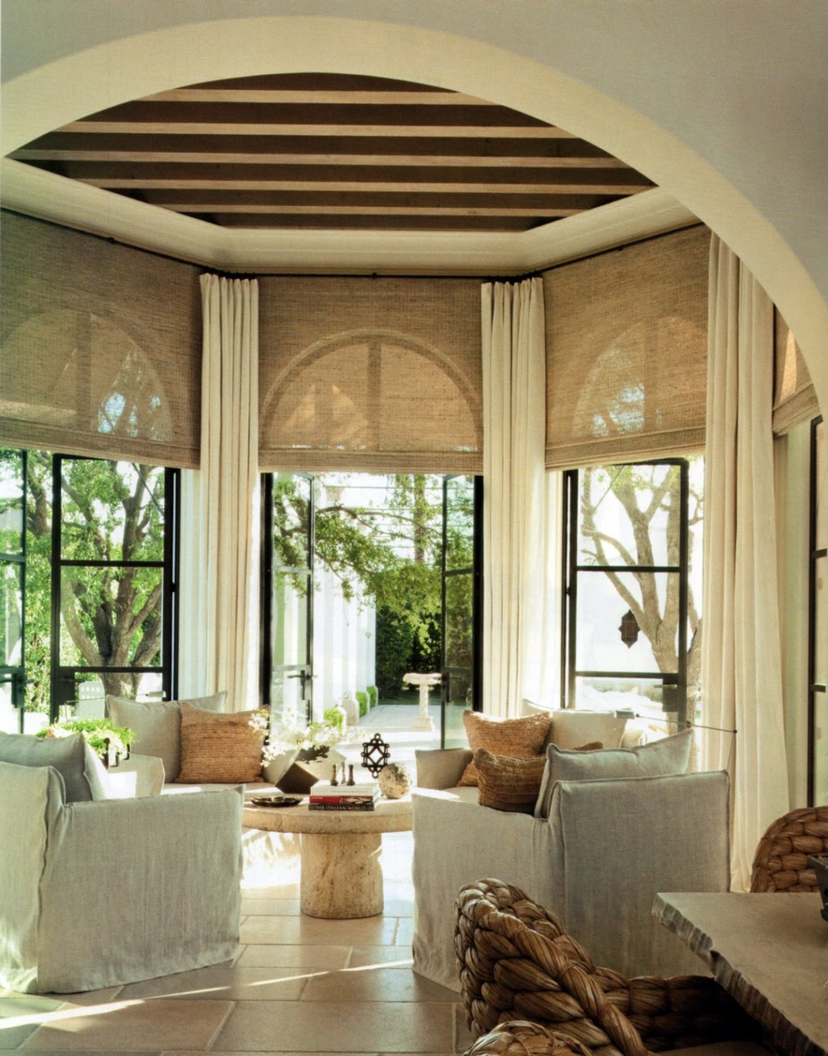 Арочные окна в интерьере