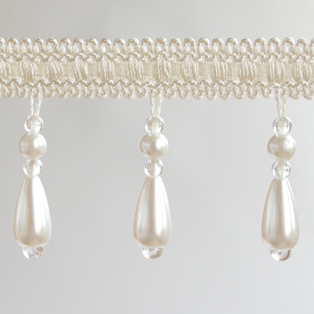 Бахрома со стеклярусом белая