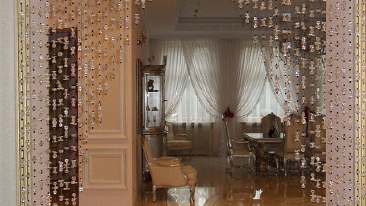 Шторы из бусин в дверной проем