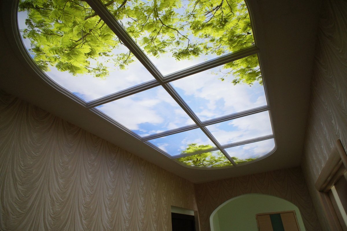 Фальшокно с подсветкой на потолке