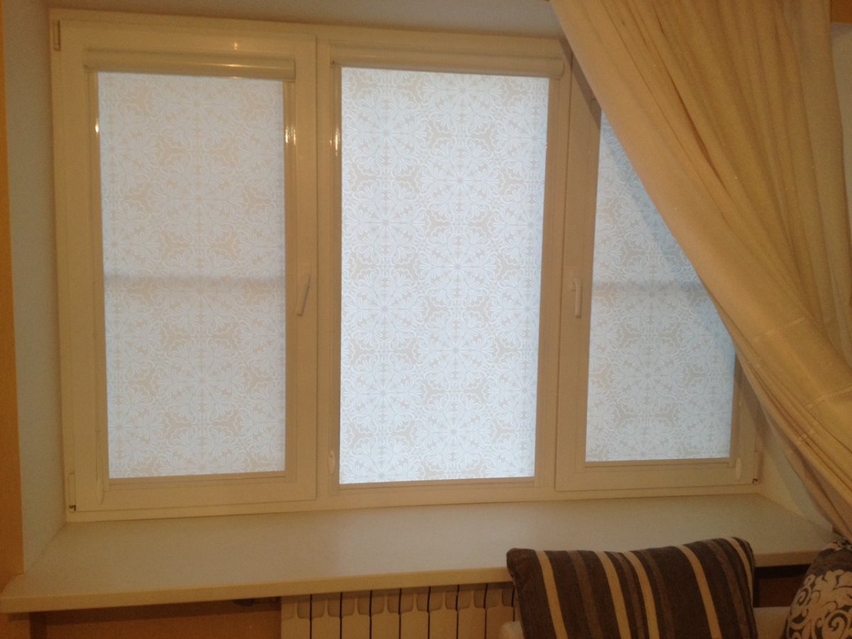 Рулонные шторы на тройное окно
