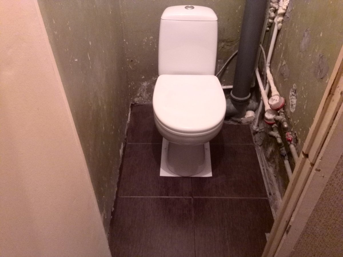 Укладка плитки в туалете