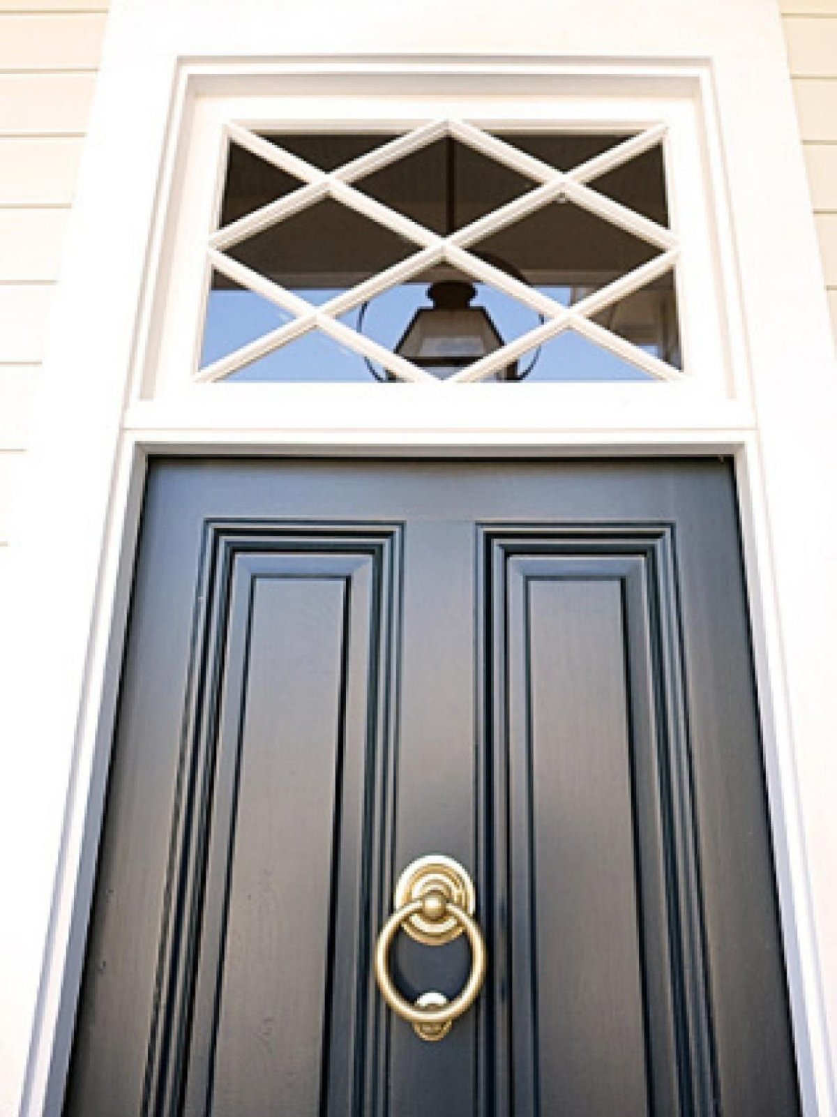 Окно над дверью