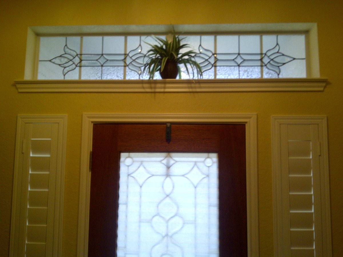 Витражное межкомнатное окно