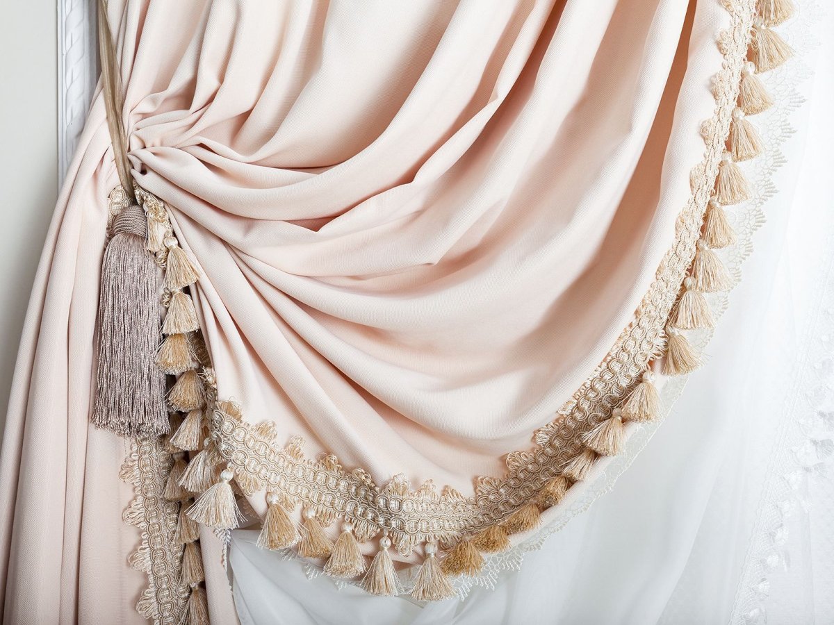 Шторы с бахромой и кистями