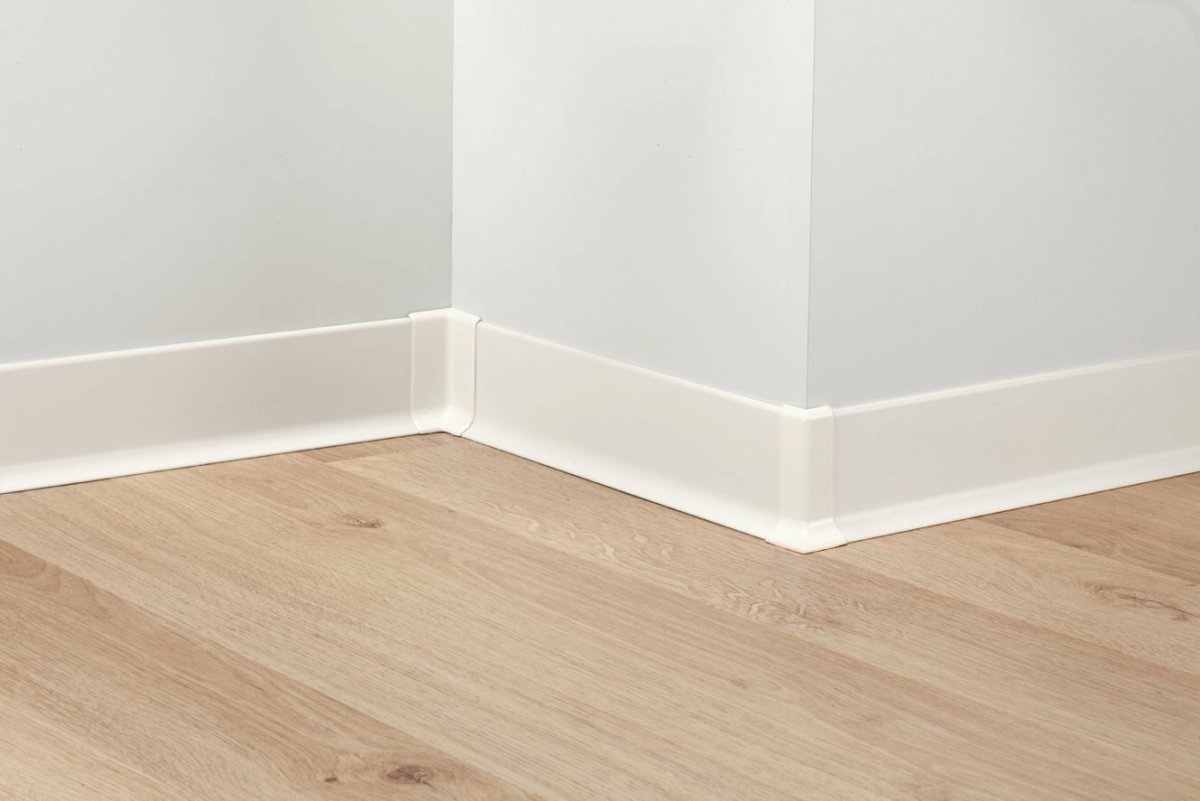 Плинтус напольный 80х20