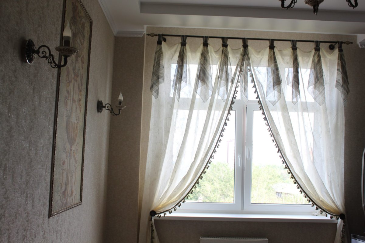 Шторы на крючках без карниза на кухню