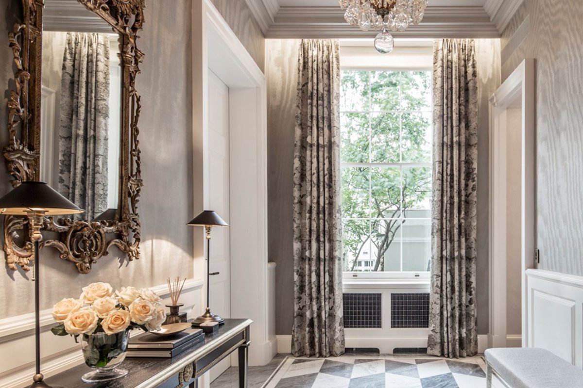 Шторы в прихожую в частном доме
