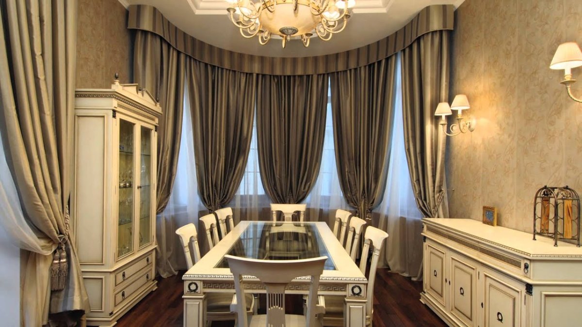 Шторы в эркере для гостиной в классическом стиле