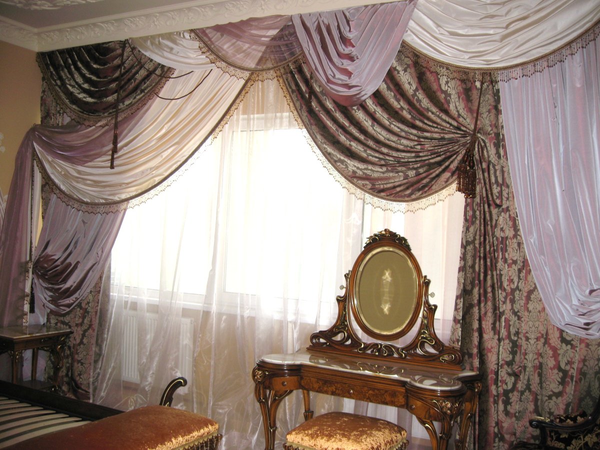 Шторы с ламбрекеном в итальянском стиле