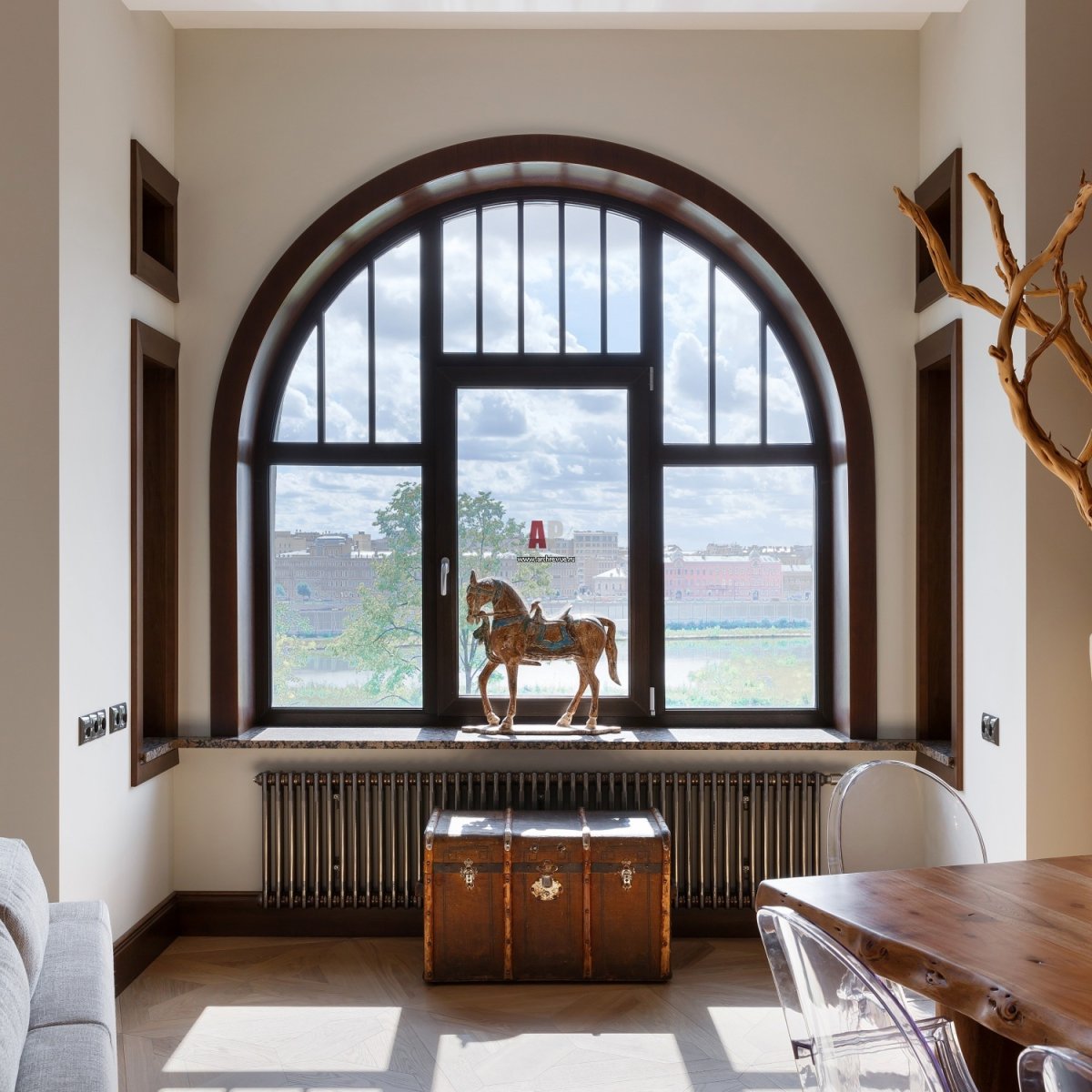 Арочные окна в интерьере