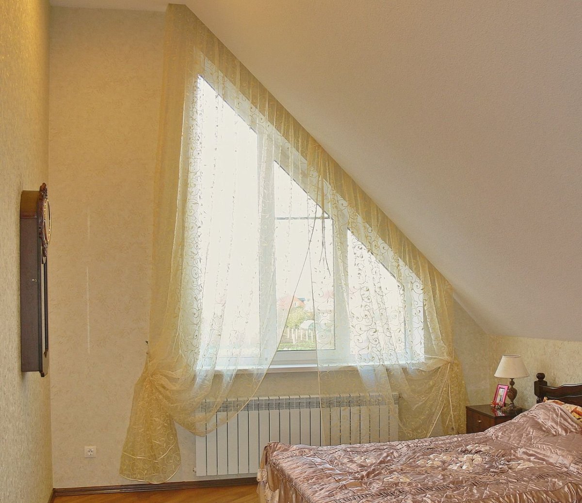 Шторы на нестандартные окна в мансарде