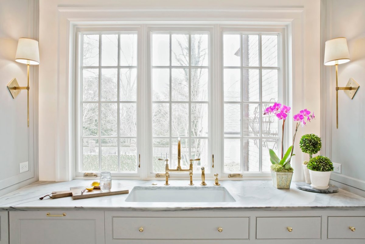 Кухня окно лето