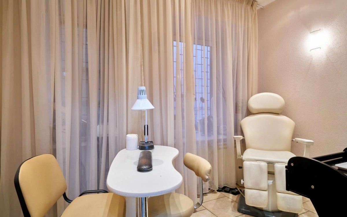 Шторы в салоне красоты