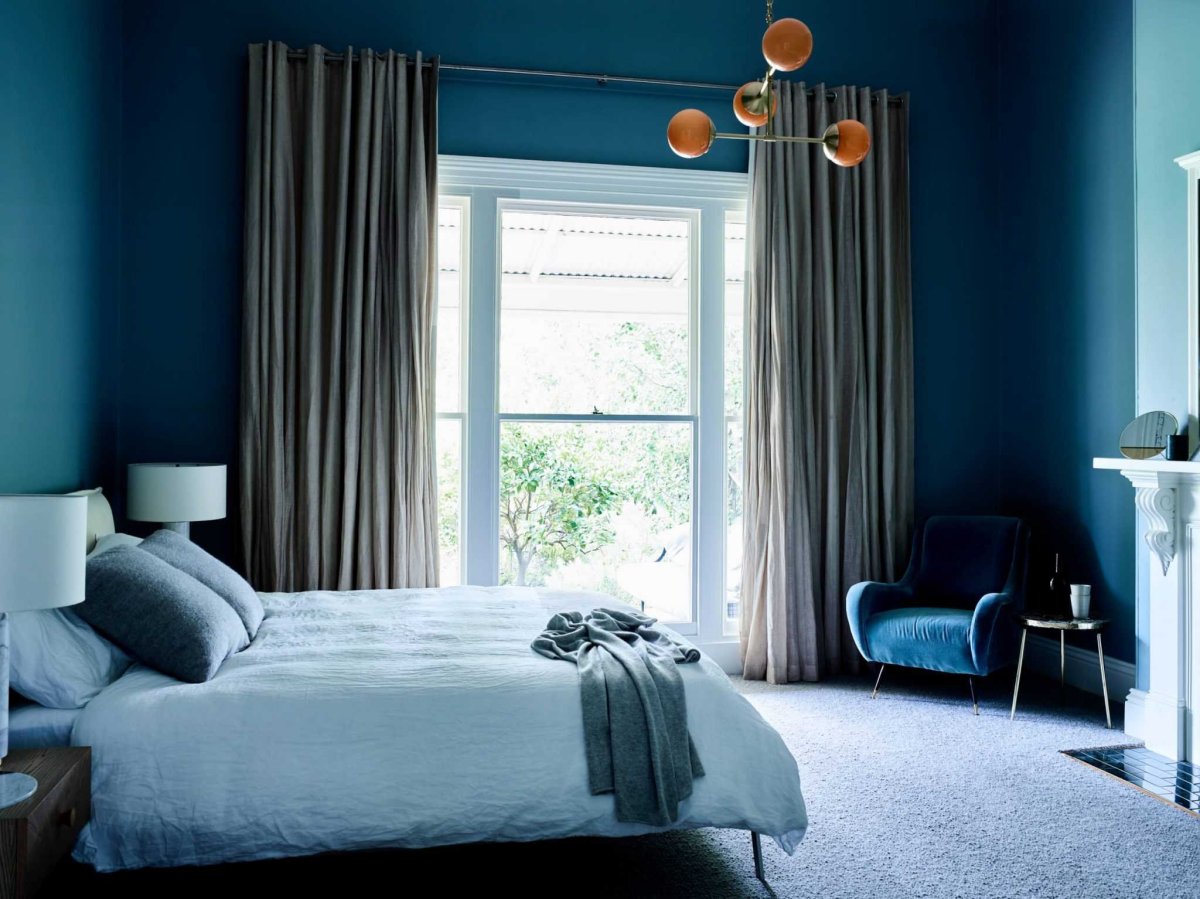 Шторы к голубым стенам