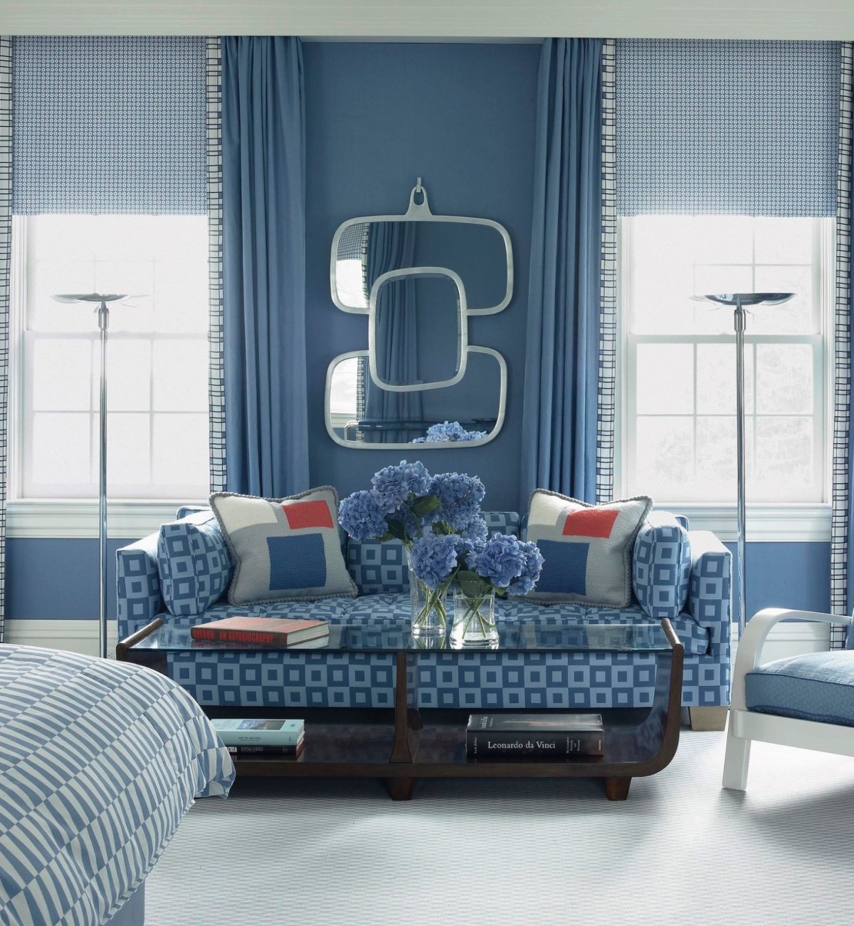 Шторы к синим стенам