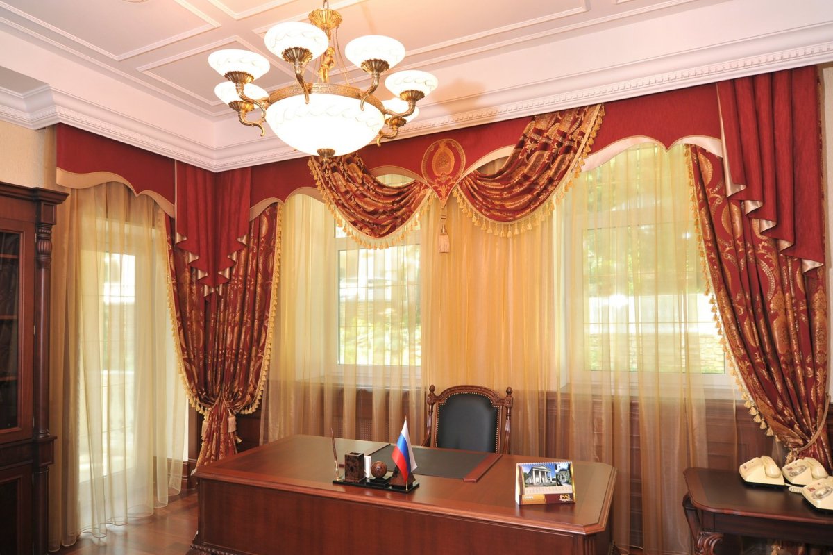 Шторы с ламбрекеном в кабинет