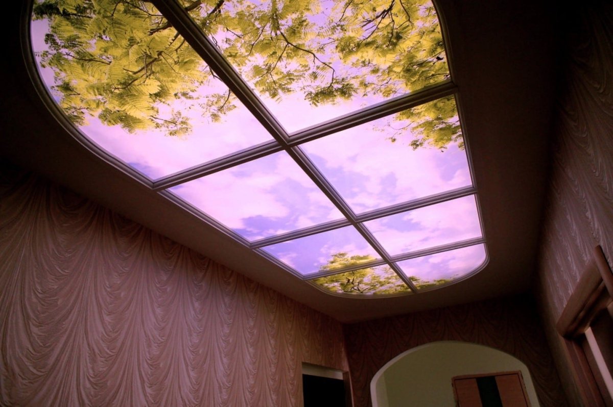 Фальшокно с подсветкой на потолке