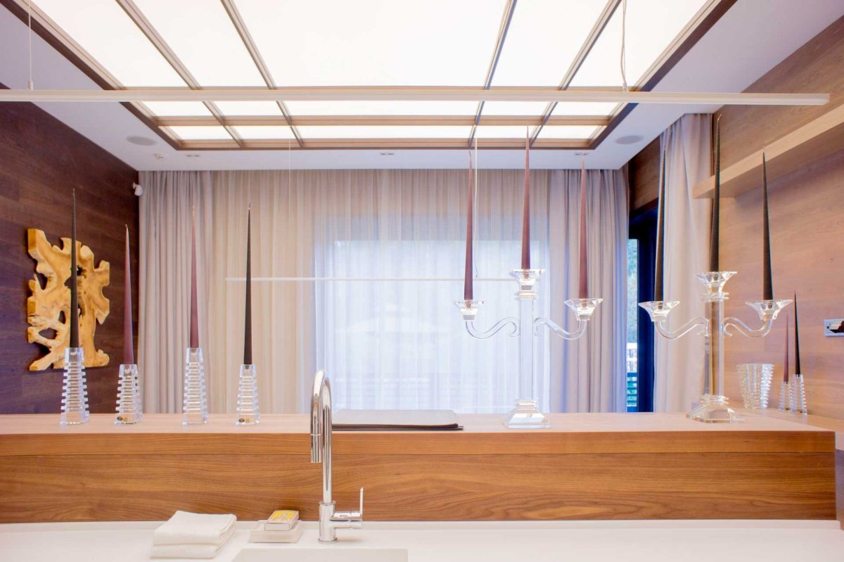 Световой потолок в интерьере