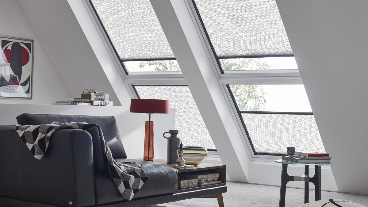 Горизонтальные жалюзи на мансардные окна