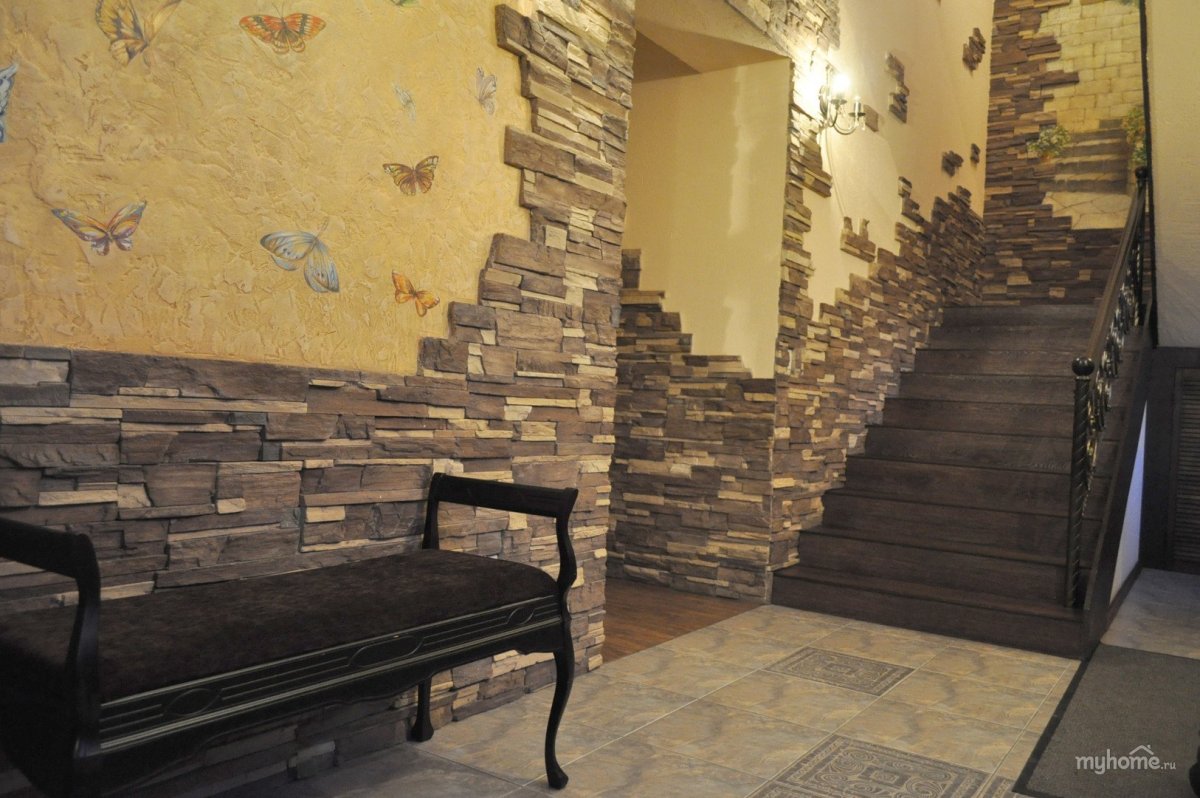 Декоративная штукатурка с камнем в отделке