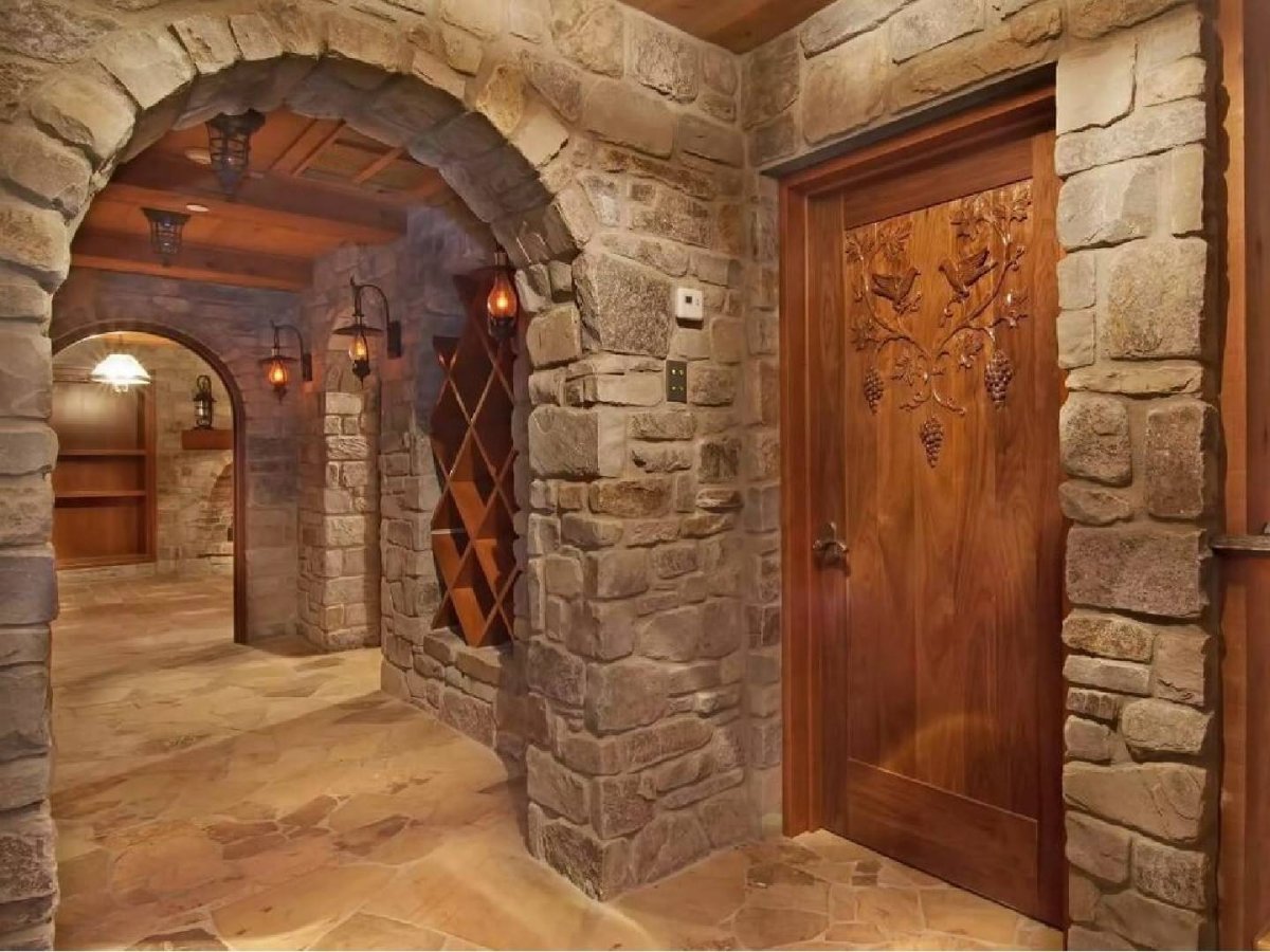 Отделка диким камнем