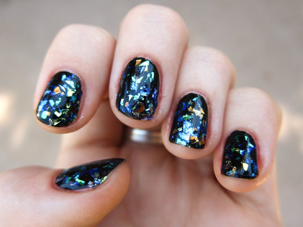 Маникюр со слюдой на короткие