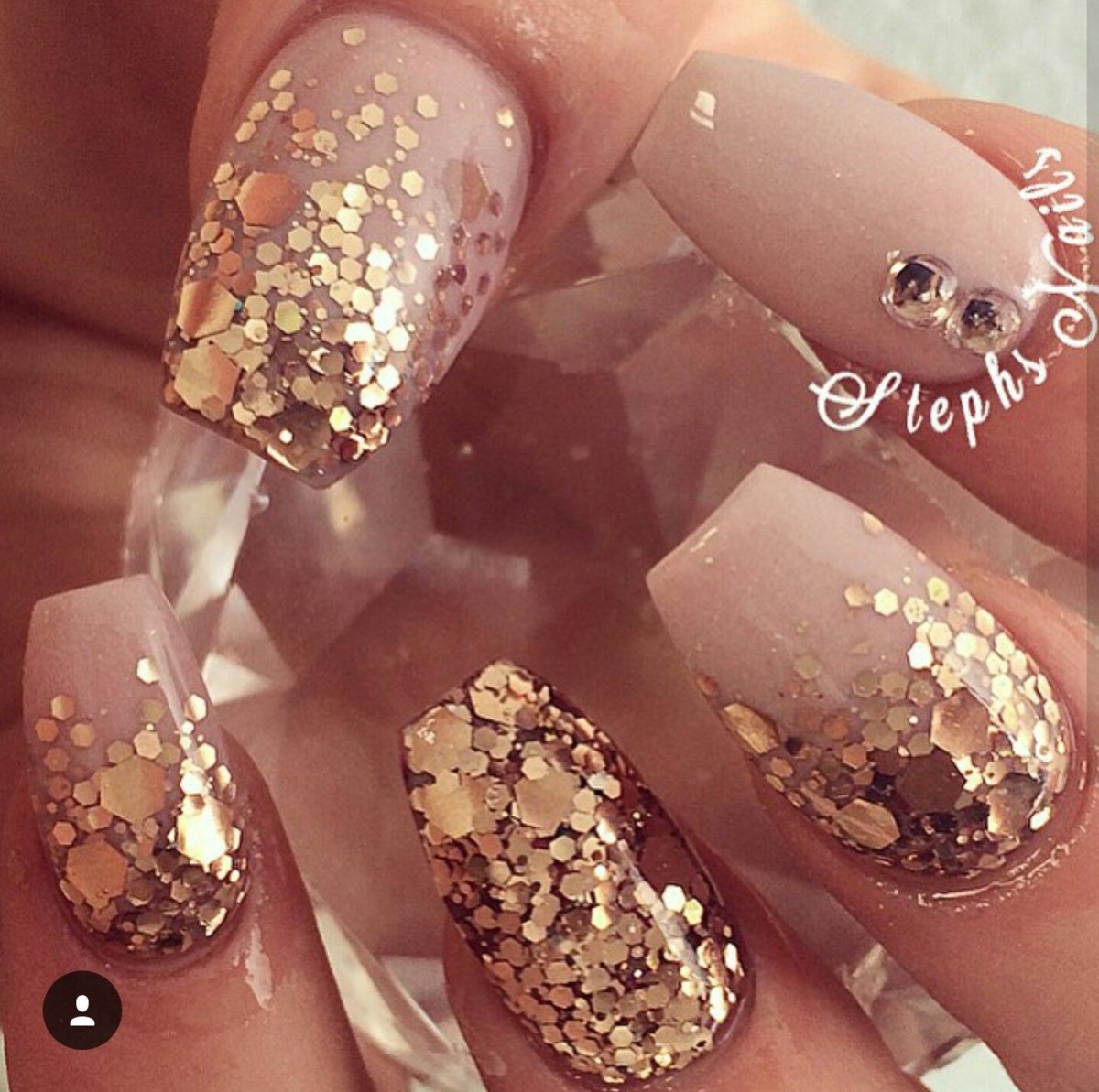 Маникюр на новый год с золотом