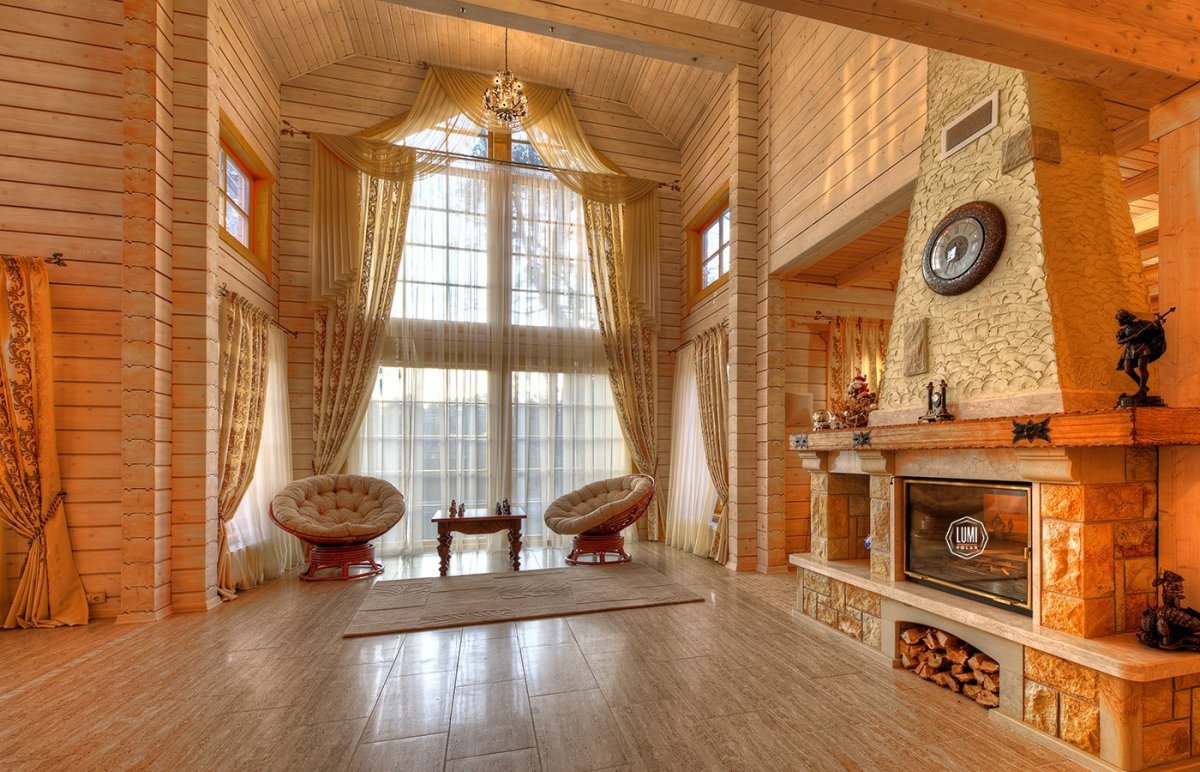 Деревянный домик изнутри