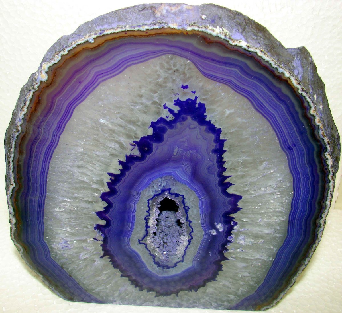 Халцедон камень Агата жеод