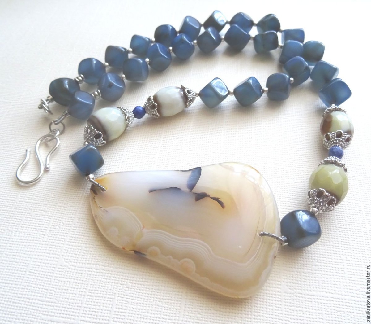 Украшения с голубым агатом
