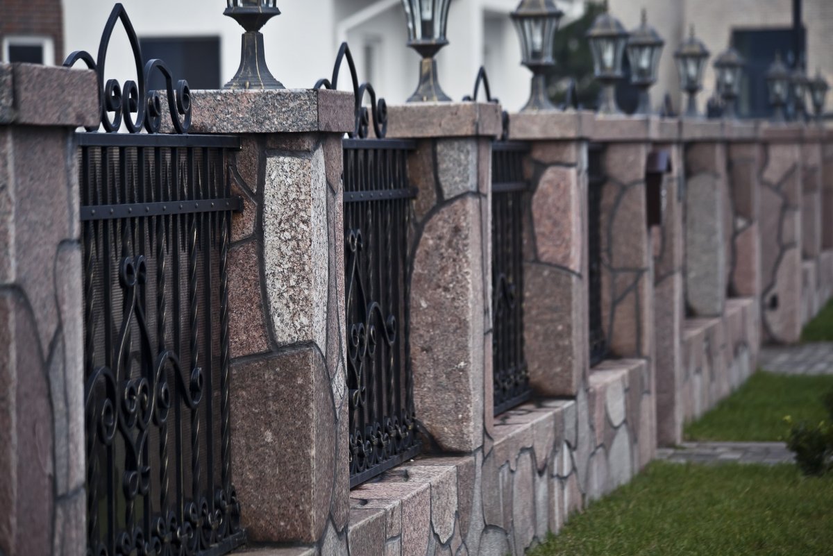 Заборы iz kamnya