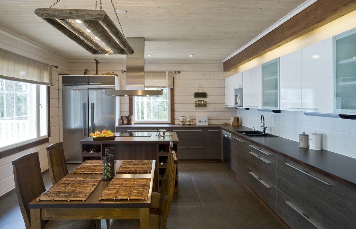 Кухня в доме из клееного бруса