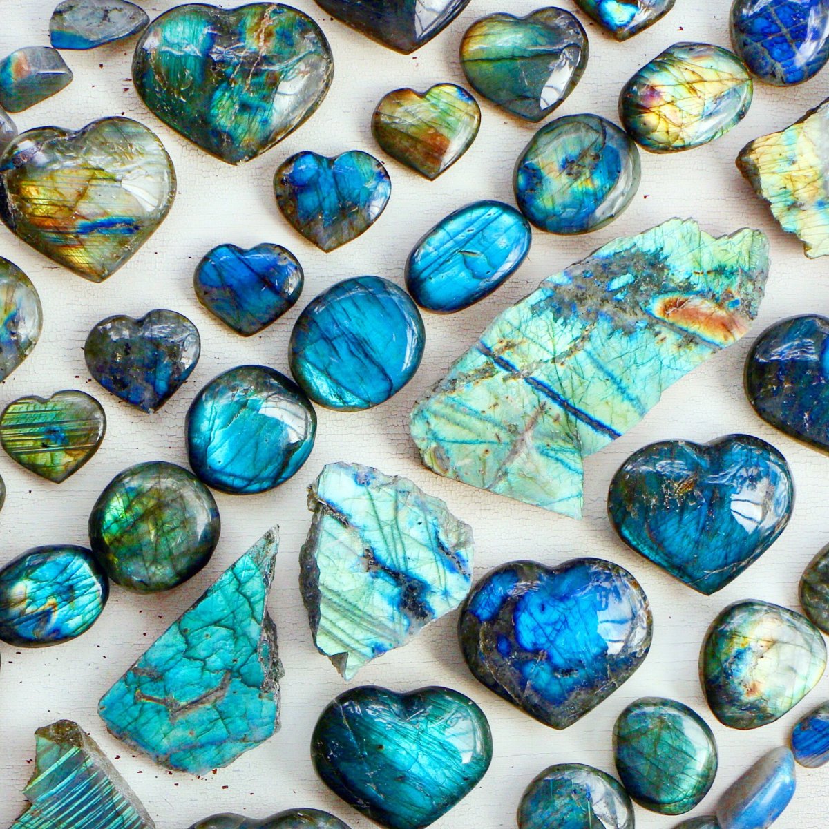 Бирюзовые драгоценные камни много