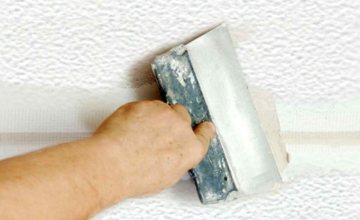 Шпатлевание трещин